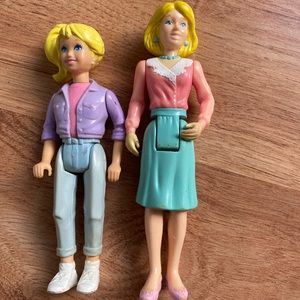 Playskool dollhouse mom and daughter